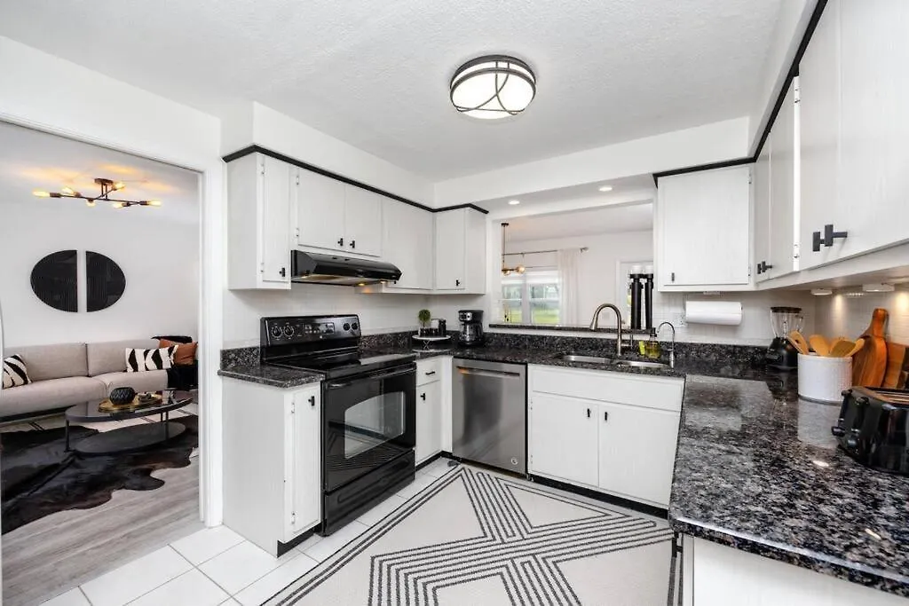 New! Clearwater Cabana - Incredible Home With Private Heated Pool Holiday home