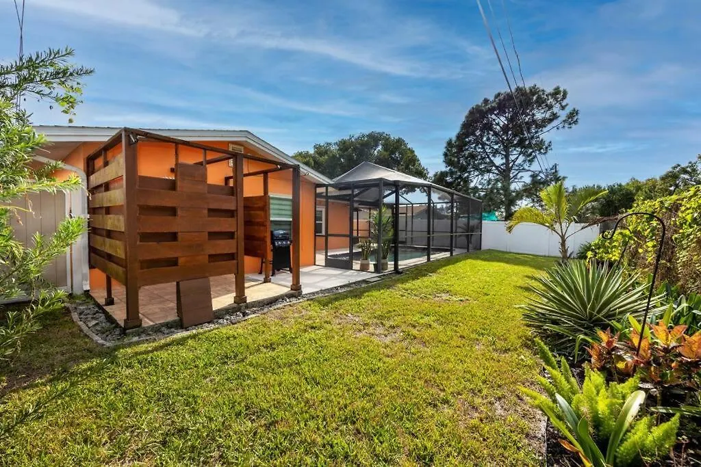 New! Clearwater Cabana - Incredible Home With Private Heated Pool Holiday home