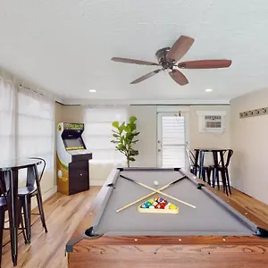  Holiday home Magnolia Pool House