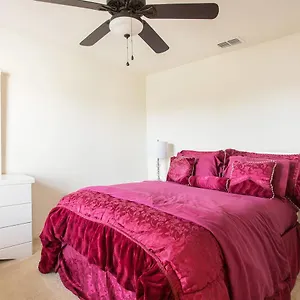  Holiday home Modern 4 Bedroom House With Swimming Pool